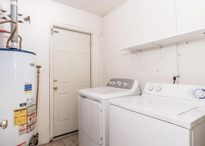 Gem! Pool, Patio, & Prime Location! *