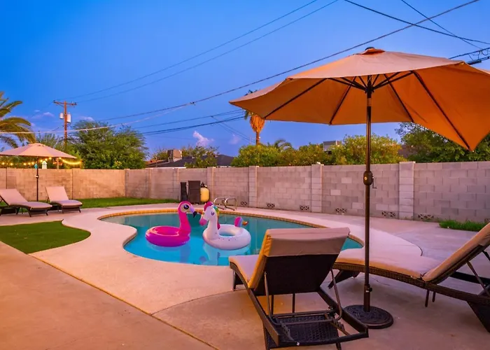 Сasa de vacaciones Gem! Pool, Patio, & Prime Location! *