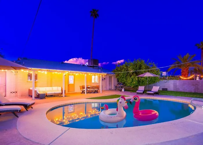 Gem! Pool, Patio, & Prime Location! Сasa de vacaciones