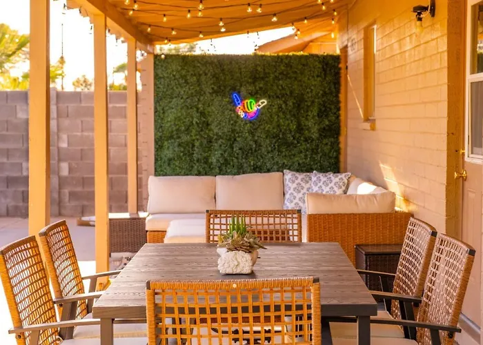 Сasa de vacaciones Gem! Pool, Patio, & Prime Location! *