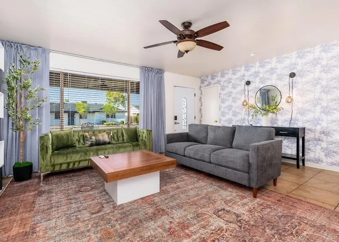 Gem! Pool, Patio, & Prime Location! *