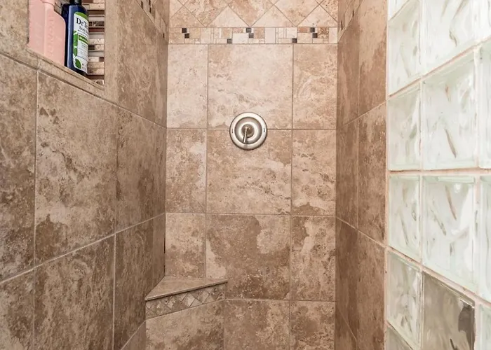 Сasa de vacaciones Gem! Pool, Patio, & Prime Location!