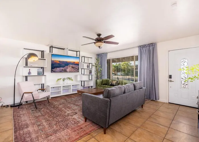 Gem! Pool, Patio, & Prime Location!