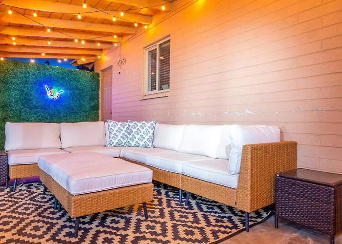 Сasa de vacaciones Gem! Pool, Patio, & Prime Location! *