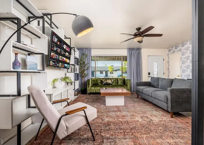Gem! Pool, Patio, & Prime Location!
